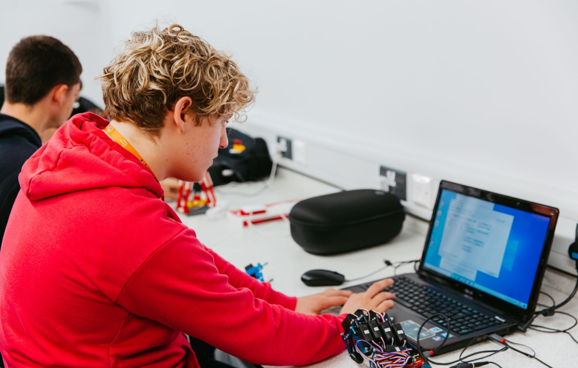 5 reasons a HNC is the perfect way to get you ready for a career in computing